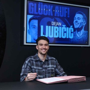 官方：沙尔克签下28岁奥地利中场柳比契奇，双方签约至2028年