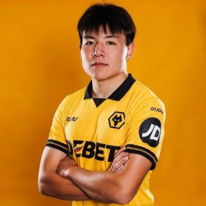 爱游戏娱乐-明晚英伦首秀？徐彬租借加盟巴恩斯利